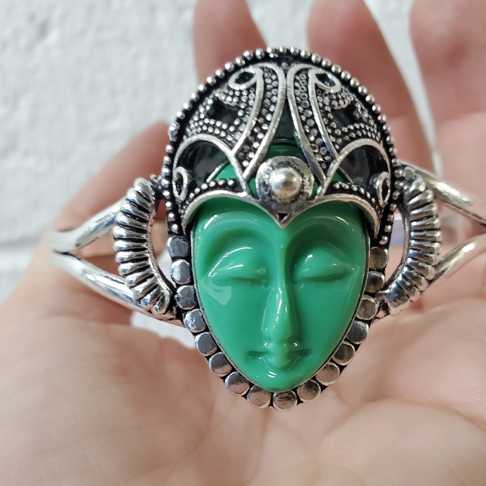 New Carved Agate Goddess Face 925 Silver Cuff Bracelet.